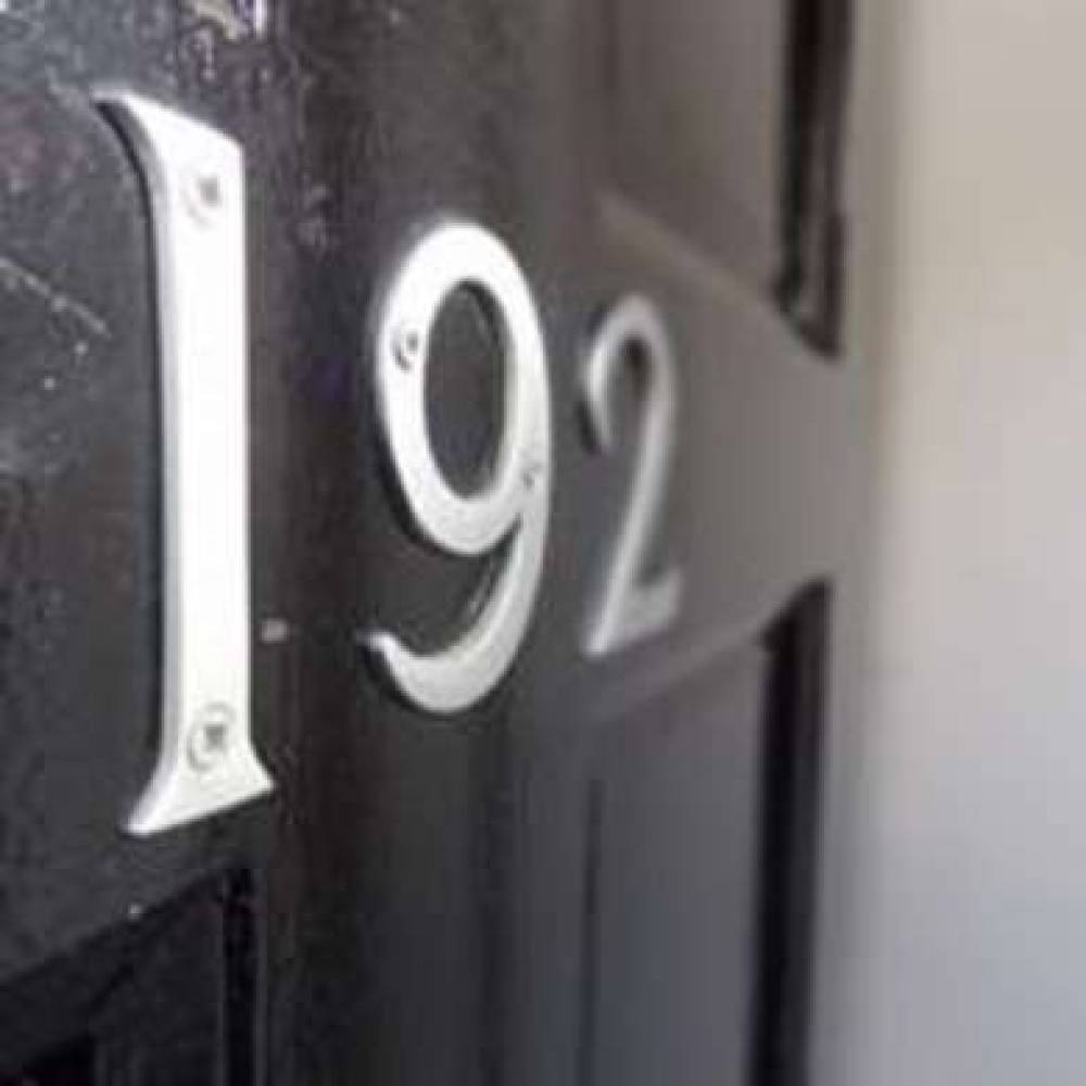 STUDIOS 2 LET 10