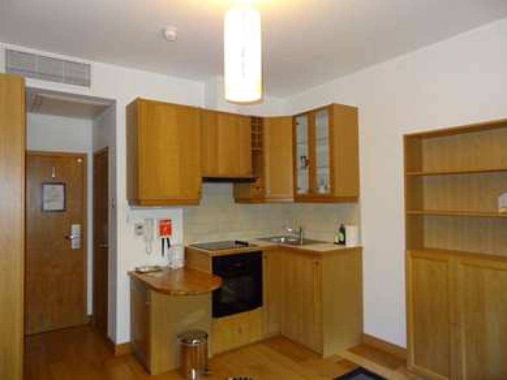 STUDIOS 2 LET 9