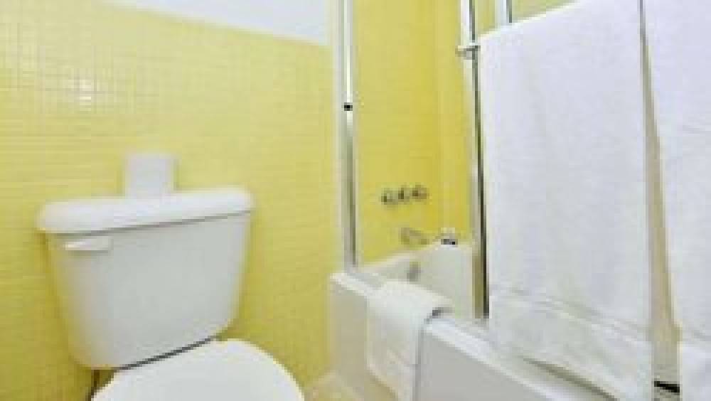 SUN PLAZA MOTEL 8