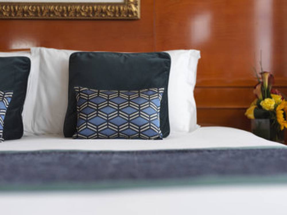 SUNBORN LONDON YACHT HOTEL 10