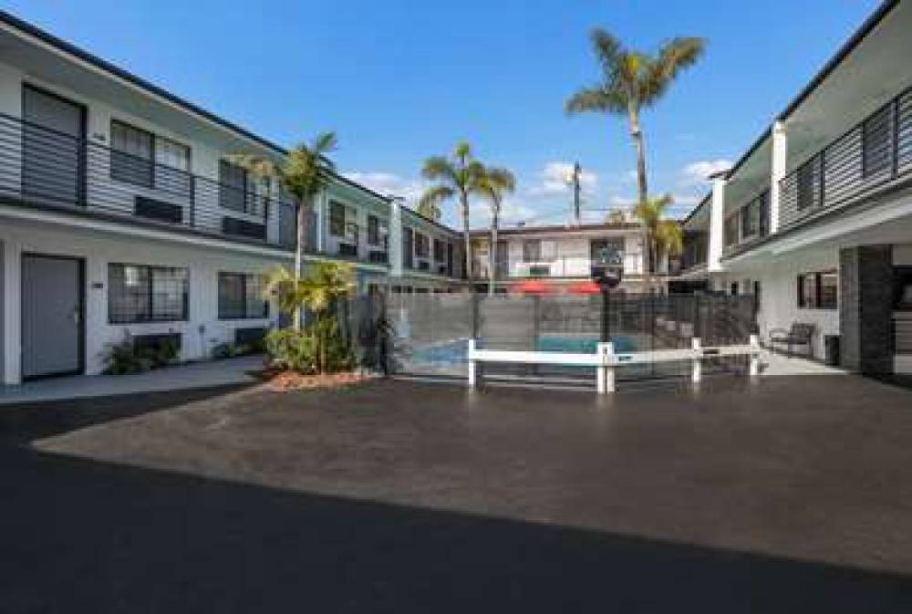 Sunset West Hotel, SureStay Collection By Best Western 6