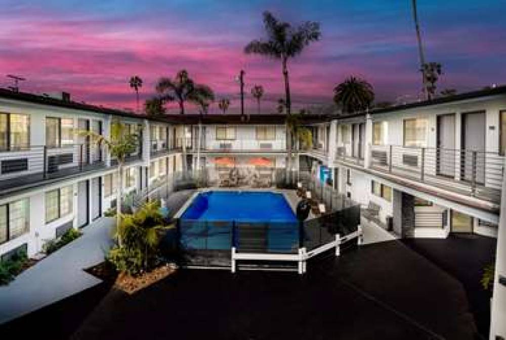 Sunset West Hotel, SureStay Collection By Best Western 3