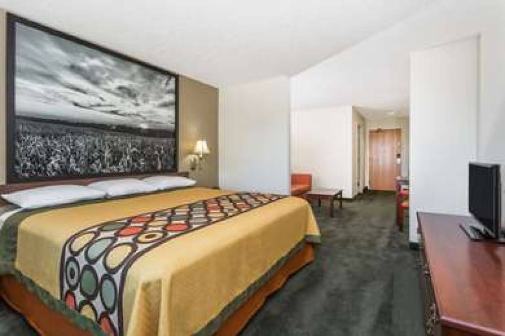 SUPER 8 ALMA 9