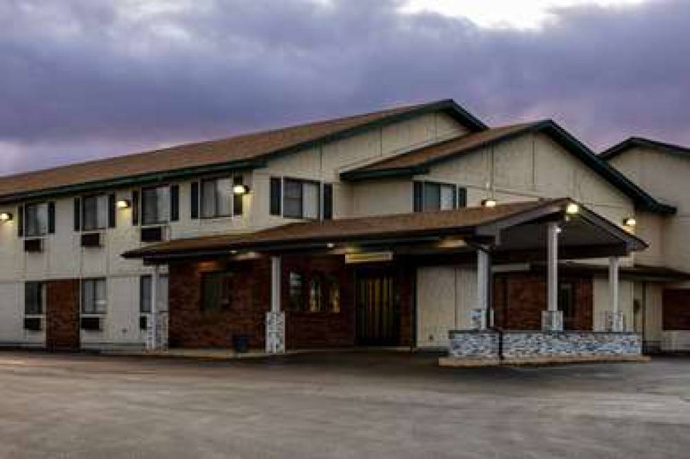 SUPER 8 AMSTERDAM NY 5