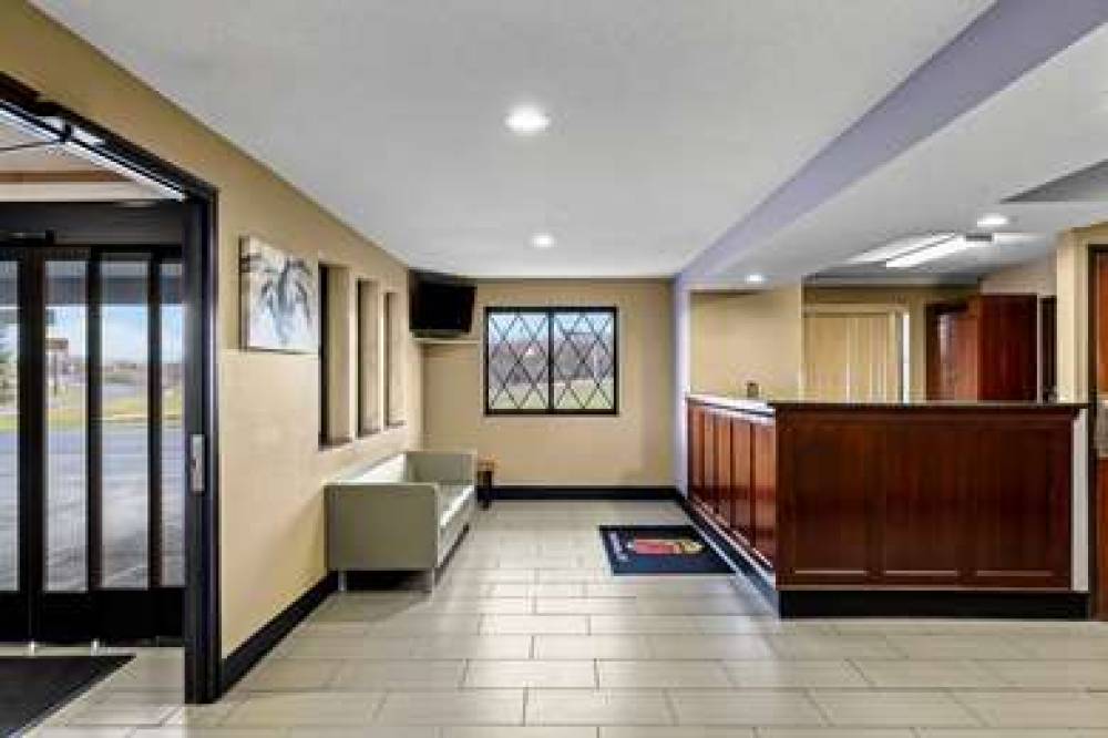 SUPER 8 AMSTERDAM NY 9
