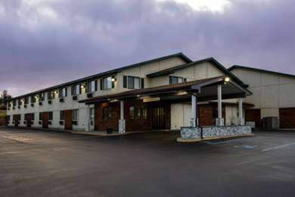 SUPER 8 AMSTERDAM NY 7