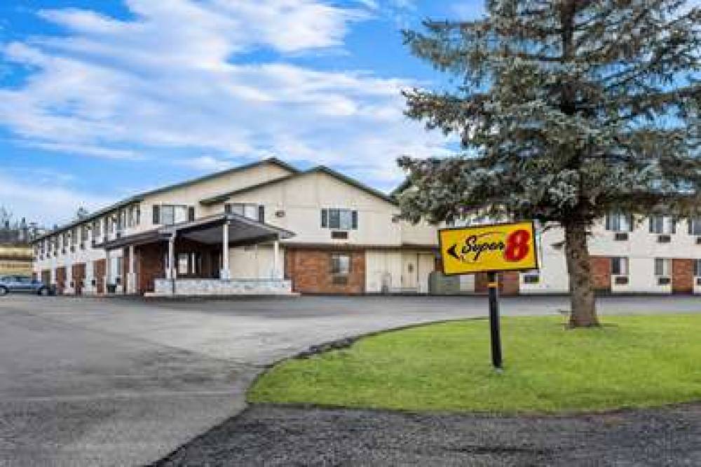 SUPER 8 AMSTERDAM NY 3
