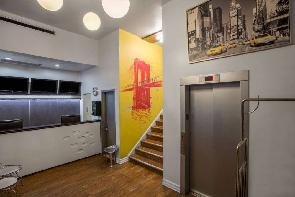 Super 8 Brooklyn / Park Slope Hotel 6