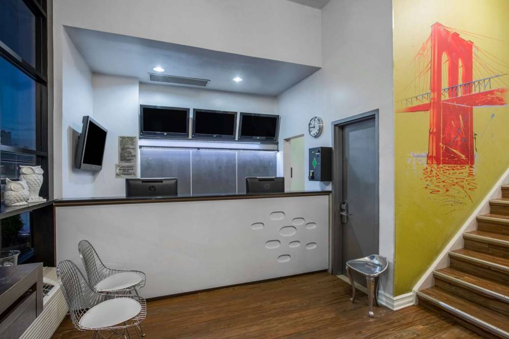 Super 8 Brooklyn / Park Slope Hotel 2