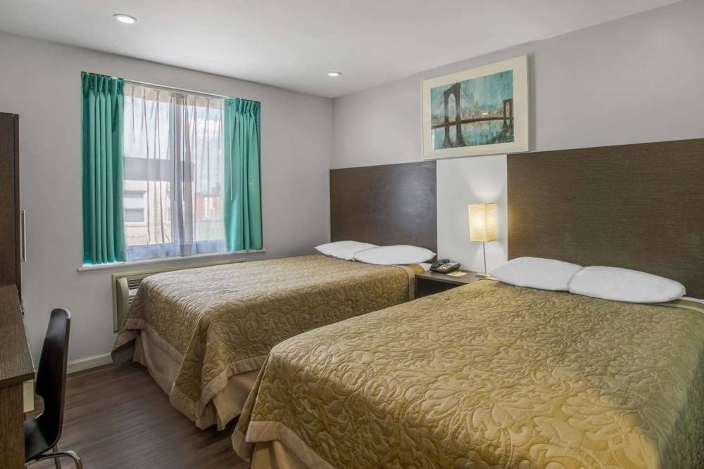 Super 8 Brooklyn / Park Slope Hotel 7