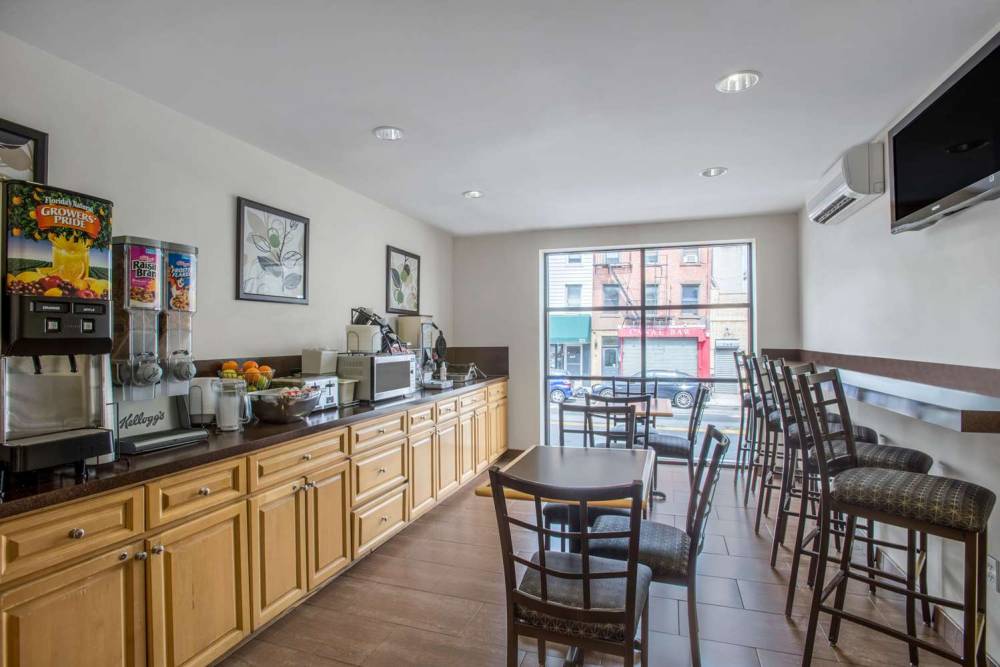 Super 8 Brooklyn / Park Slope Hotel 3
