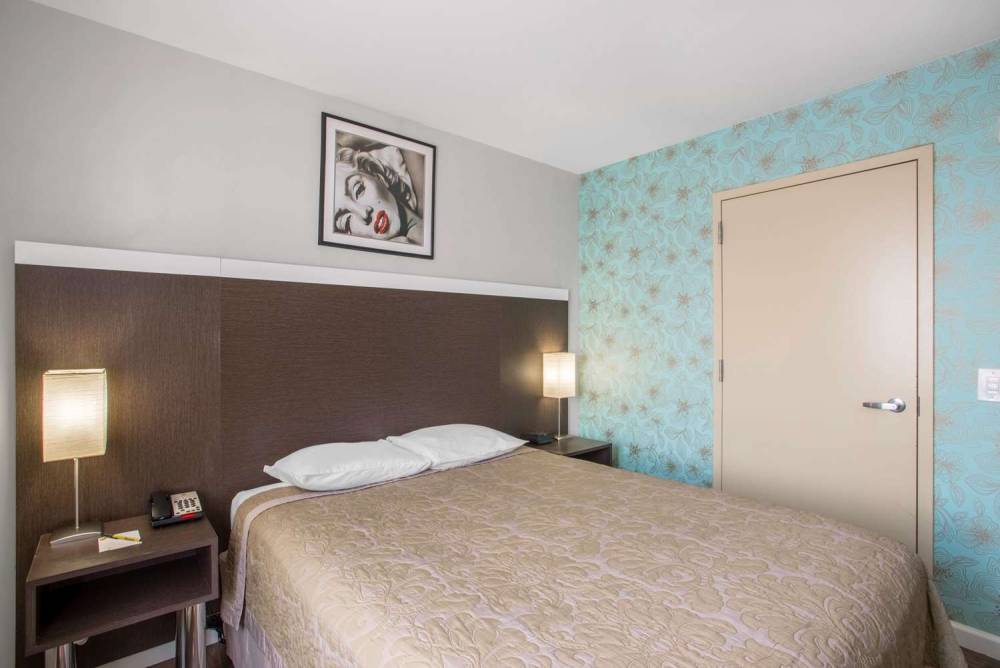 Super 8 Brooklyn / Park Slope Hotel 1