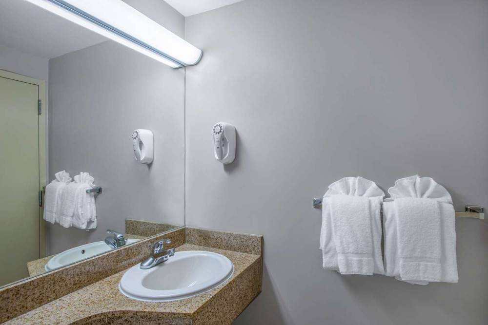 Super 8 Brooklyn / Park Slope Hotel 9