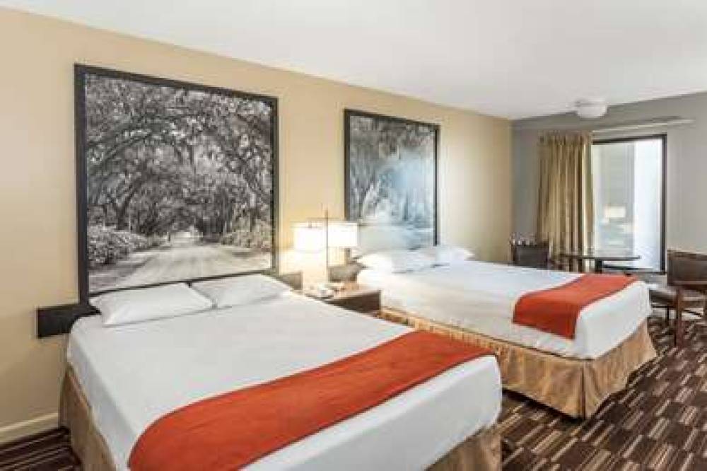 Super 8 By Wyndham Adel 8