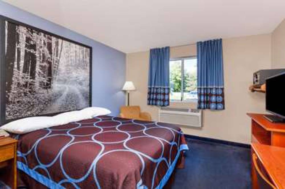SUPER 8 BY WYNDHAM ADRIAN 3