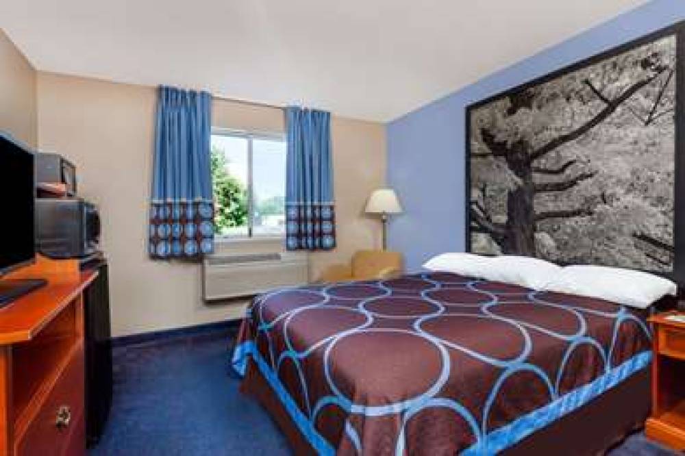 SUPER 8 BY WYNDHAM ADRIAN 9