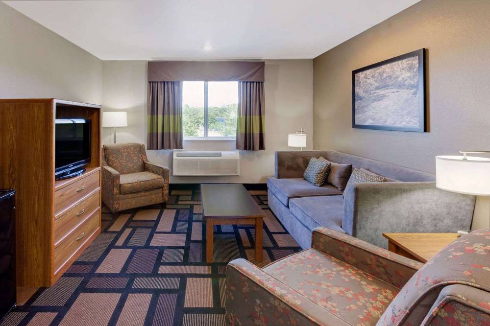 Super 8 By Wyndham Akron S/Green/Uniontown OH 3
