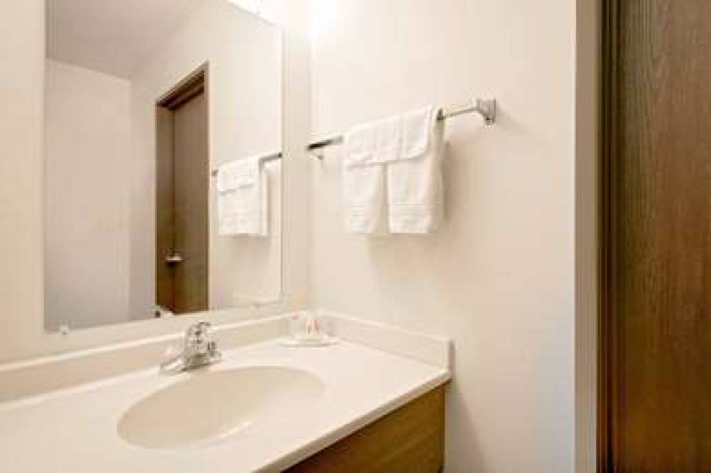 SUPER 8 BY WYNDHAM ASHLAND 5