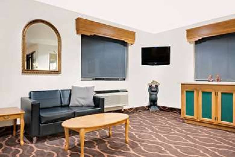 SUPER 8 BY WYNDHAM ASHLAND 3