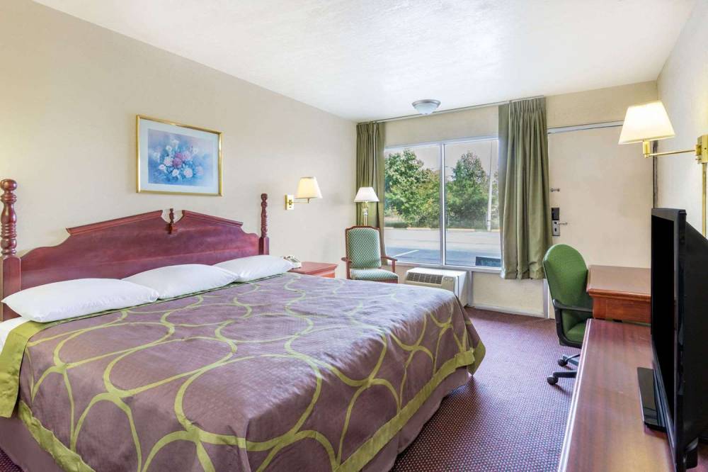 Super 8 By Wyndham Ashland/Richmond 9
