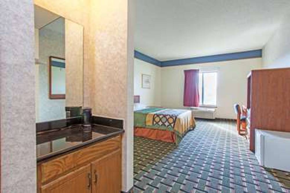SUPER 8 BY WYNDHAM ATCHISON 3