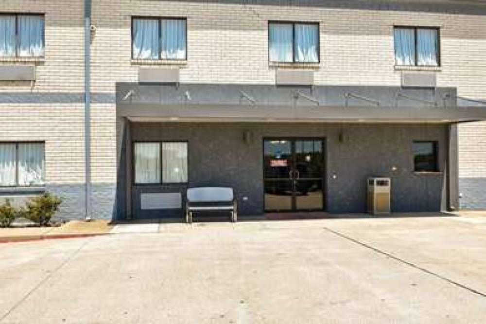Super 8 By Wyndham Beaumont I 10/Walden Rd