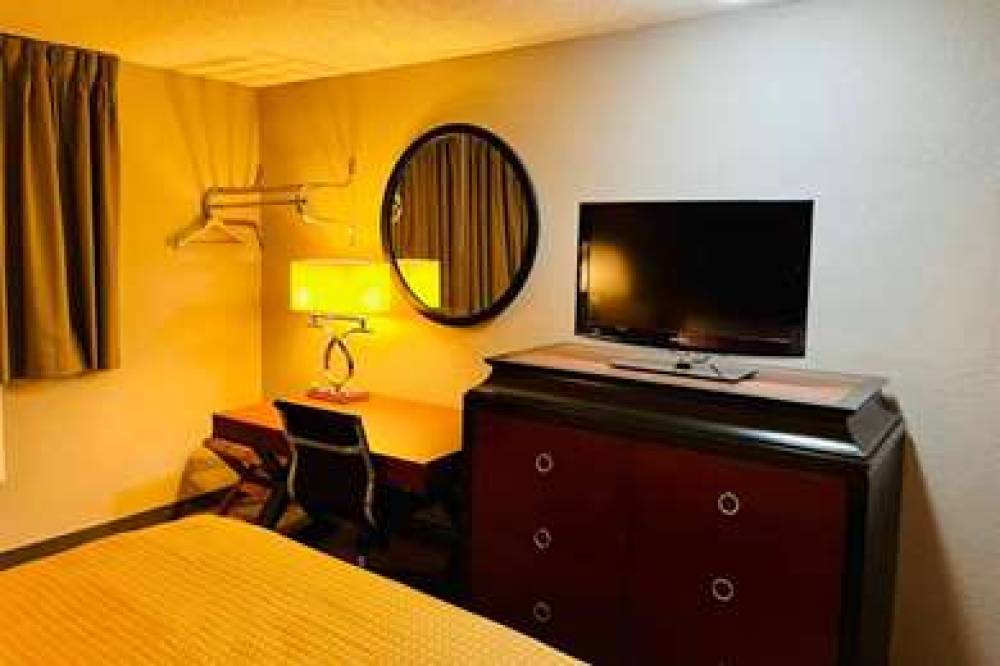 SUPER 8 BY WYNDHAM BENTON HARBOR/ST 7