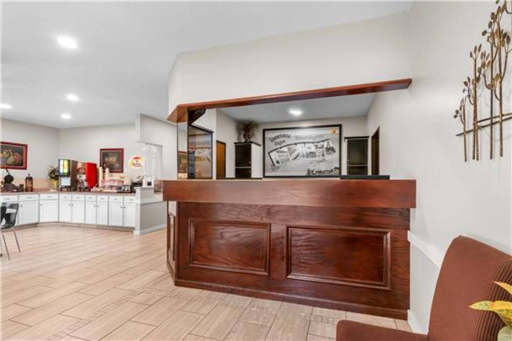 SUPER 8 BY WYNDHAM BLOOMINGTON 5