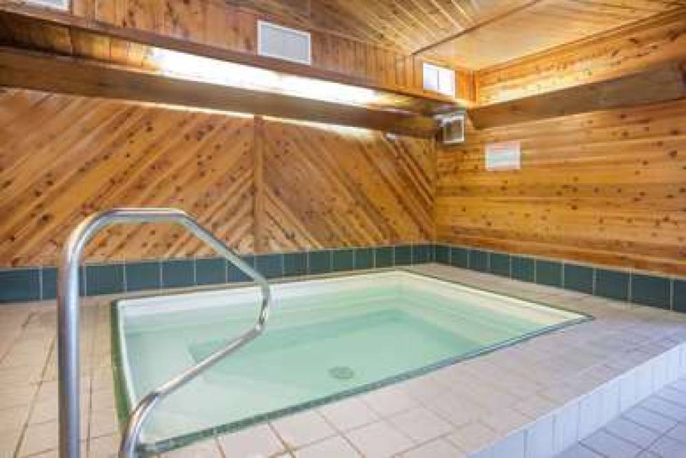 SUPER 8 BY WYNDHAM BLOOMINGTON 10