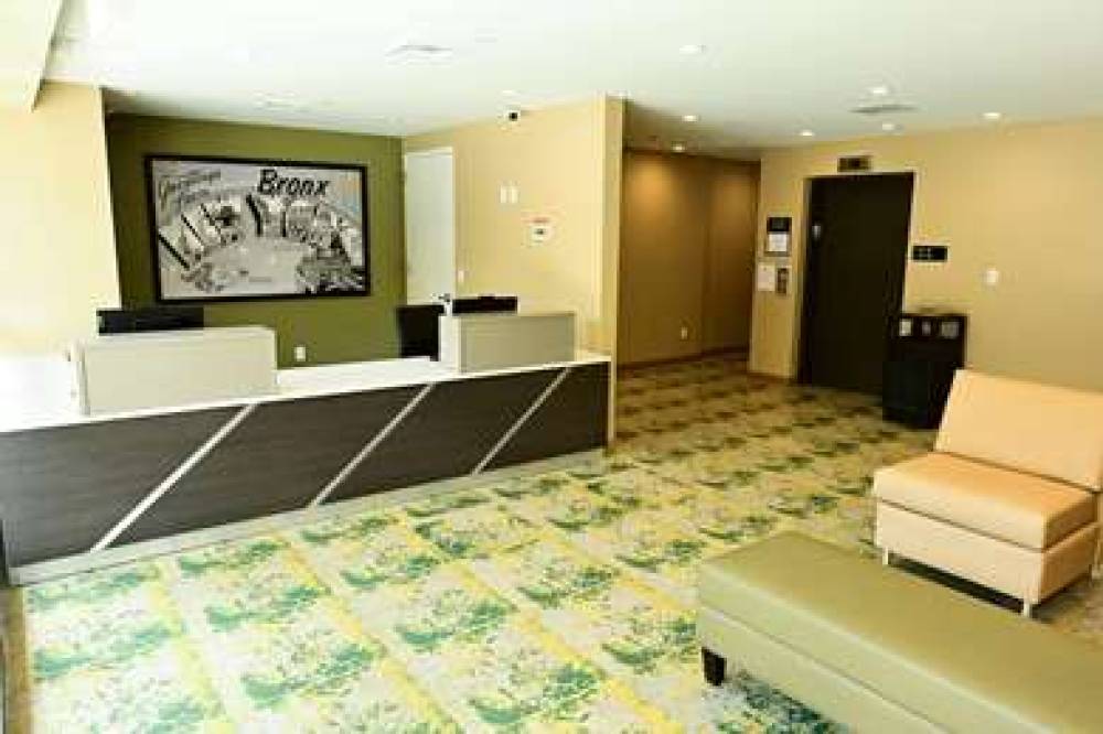SUPER 8 BY WYNDHAM BRONX NEAR BOTAN 4