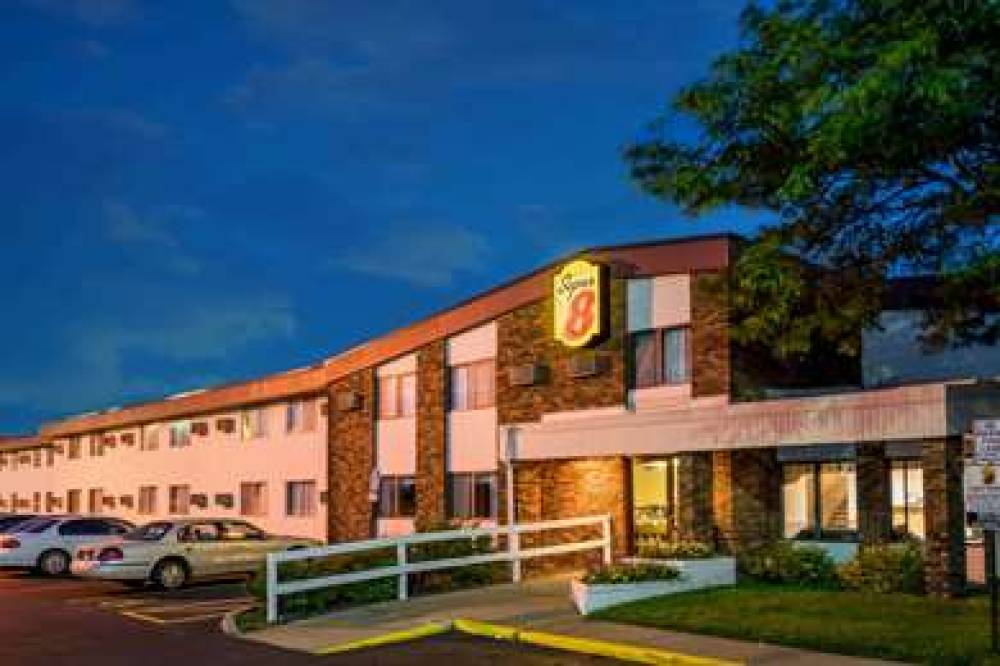 Super 8 By Wyndham Brooklyn Center/MPLS 1