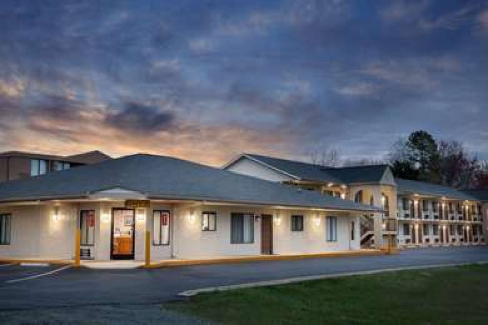 Super 8 By Wyndham Burlington Nc