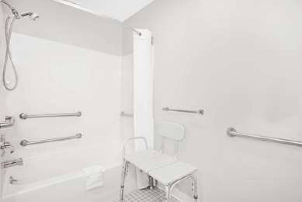Super 8 By Wyndham Canandaigua 6