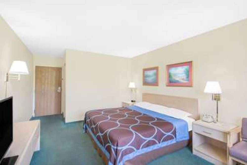 Super 8 By Wyndham Canandaigua 9