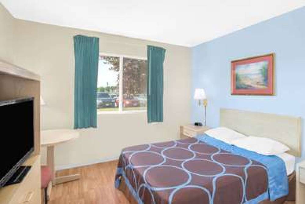 Super 8 By Wyndham Canandaigua 10