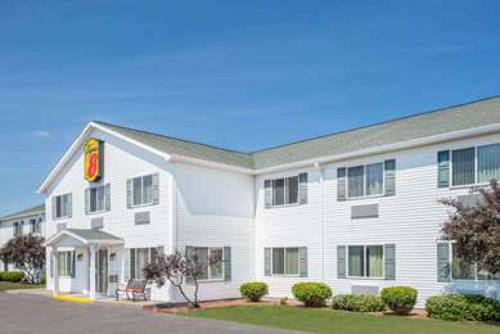Super 8 By Wyndham Canandaigua 1