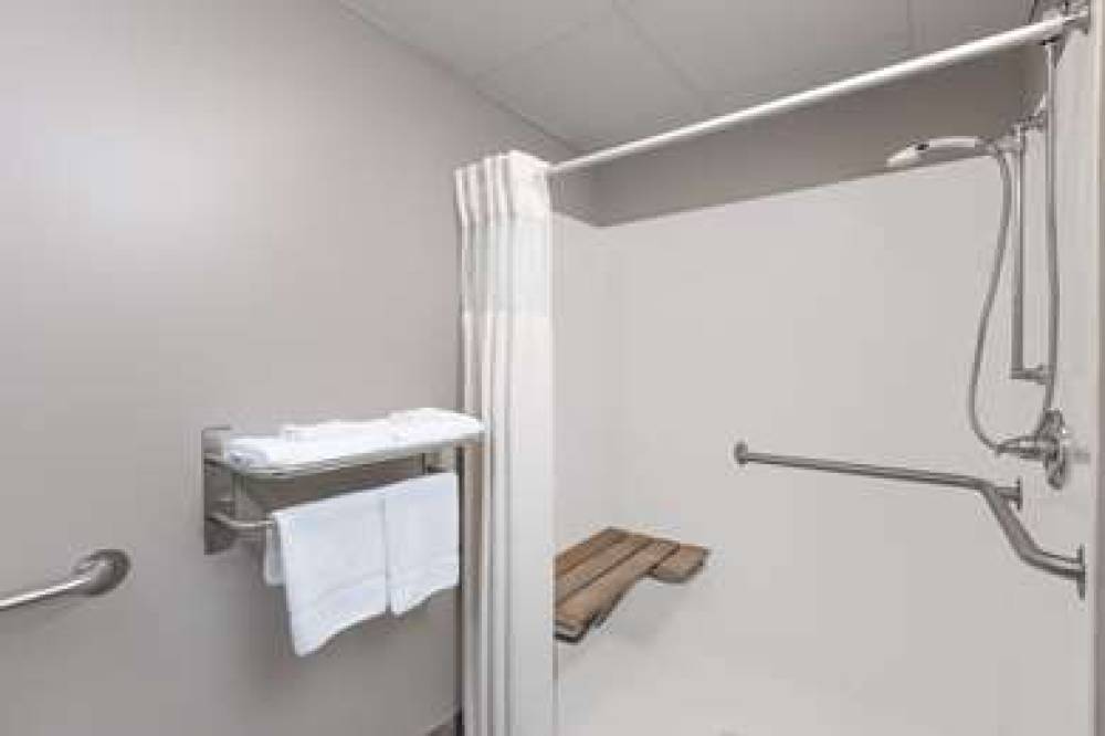 SUPER 8 BY WYNDHAM CARROLL/EAST 6