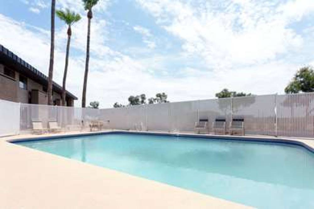 RODEWAY INN AND SUITES CHANDLER - P 4