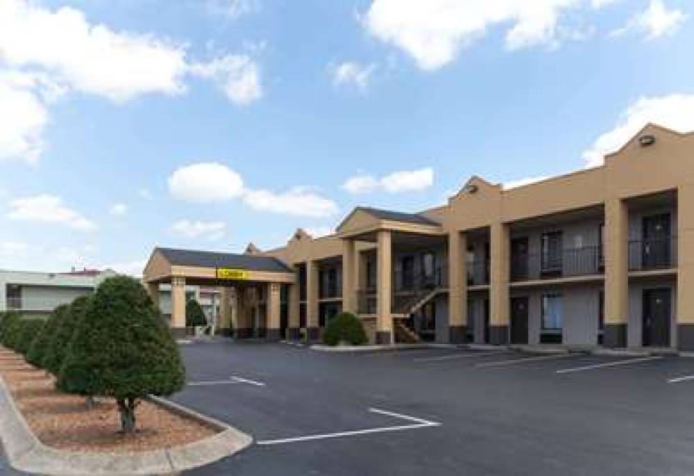 Super 8 By Wyndham Clarksville Nort
