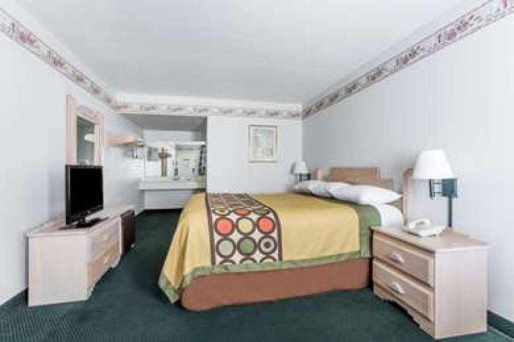 SUPER 8 BY WYNDHAM COTTONWOOD 10