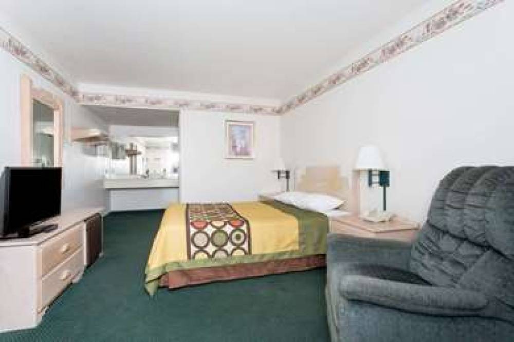 SUPER 8 BY WYNDHAM COTTONWOOD 5