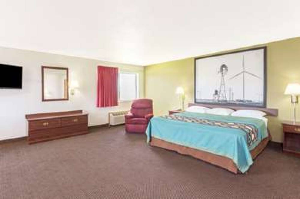 SUPER 8 BY WYNDHAM CRESCO IA 6