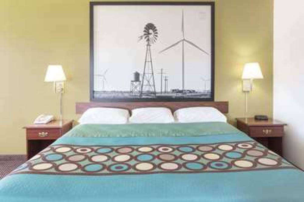 SUPER 8 BY WYNDHAM CRESCO IA 10