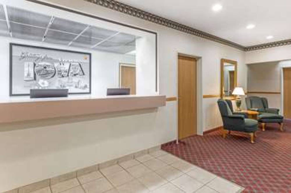 SUPER 8 BY WYNDHAM CRESCO IA 1