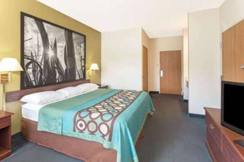 SUPER 8 BY WYNDHAM CRESCO IA 9