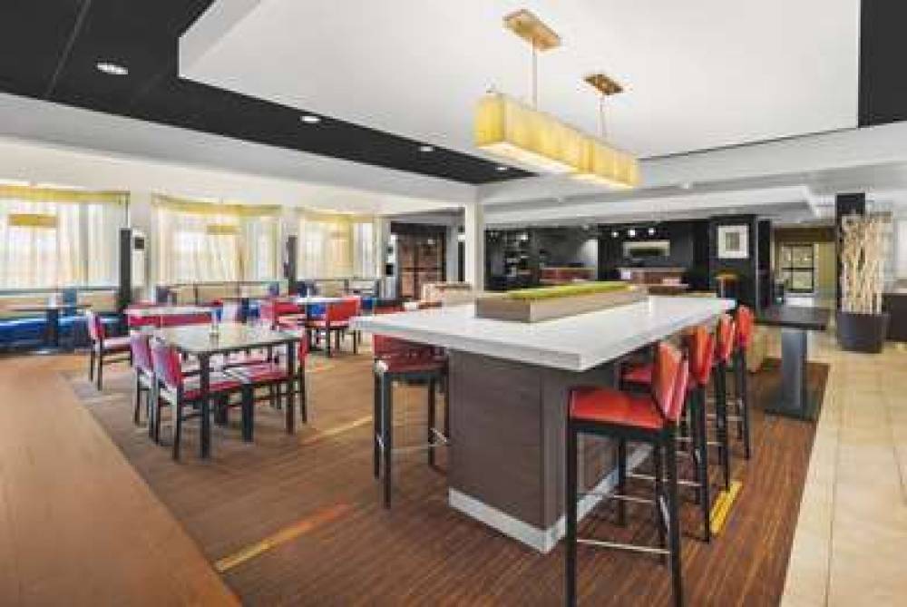 SUPER 8 BY WYNDHAM DALLAS LOVE FIEL 6