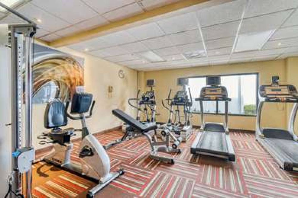 SUPER 8 BY WYNDHAM DALLAS LOVE FIEL 1