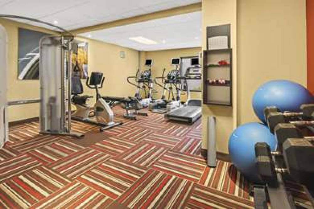 SUPER 8 BY WYNDHAM DALLAS LOVE FIEL 10