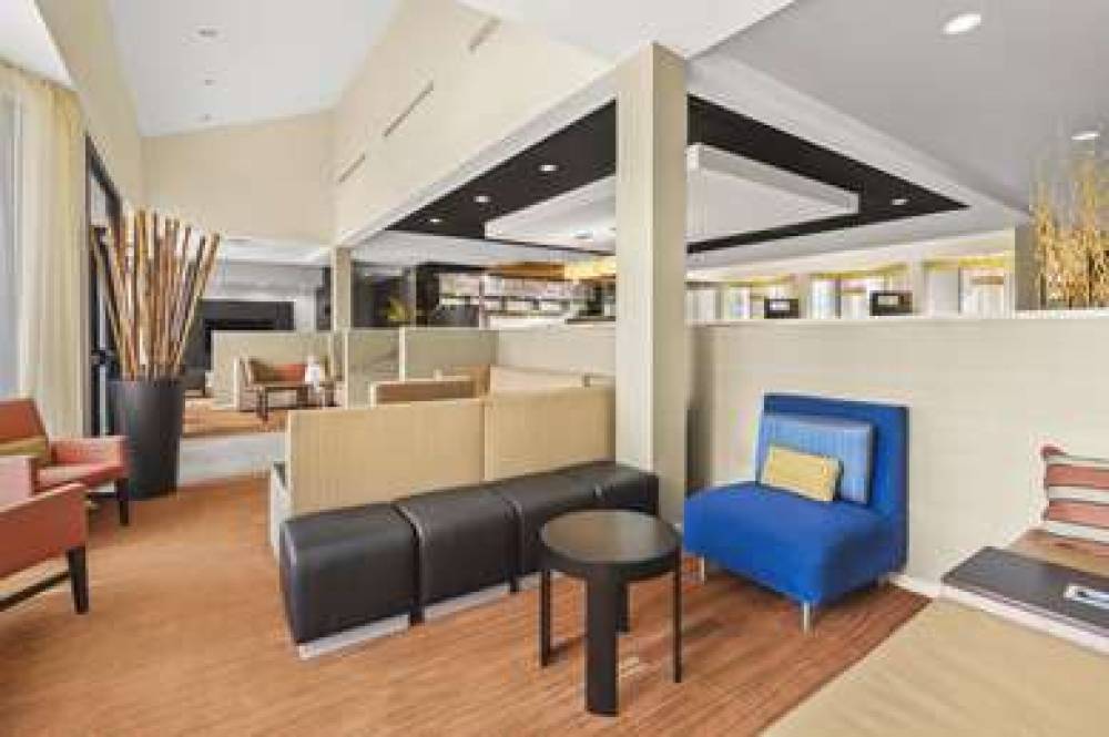 SUPER 8 BY WYNDHAM DALLAS LOVE FIEL 4