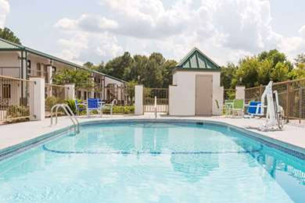Super 8 By Wyndham Dothan 4